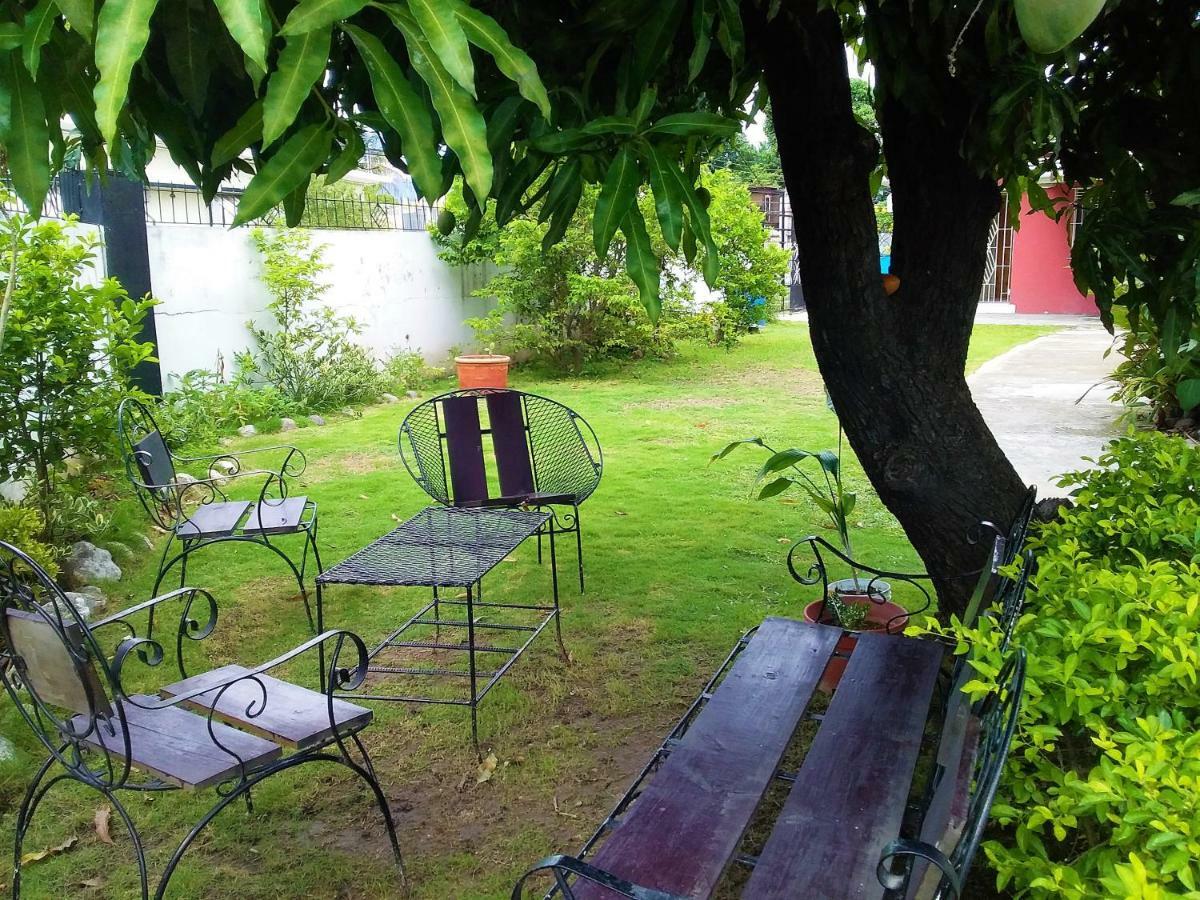 Yard Style Hotell Kingston Eksteriør bilde